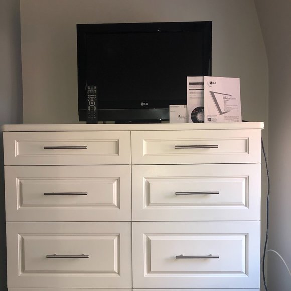 LG TV 26" 1080p LCD - Picture 1 of 1